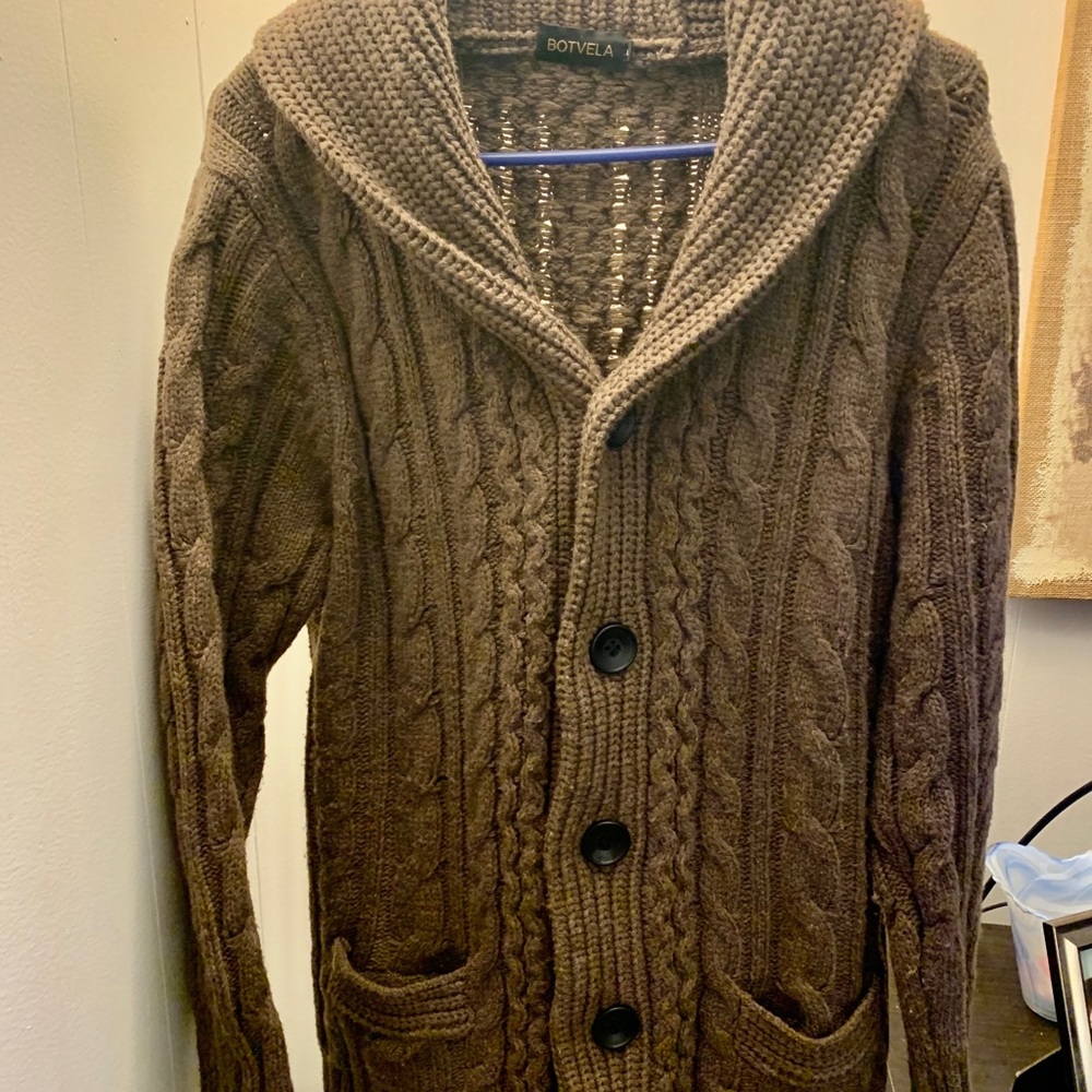 Cardigan pullover sweater only wore once in very good condition size large